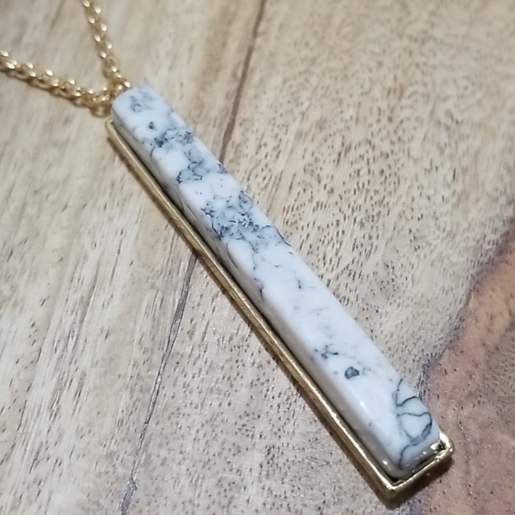Triple Layered Bar Necklace Gold & White Howlite - Picture 2 of 5